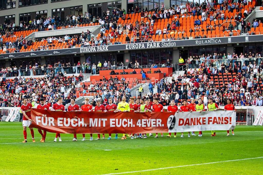 Seit 1904 gibt es den SC Freiburg. Er ...  seine derzeit erfolgreichste Saison.  | Foto: Tom Weller (dpa)