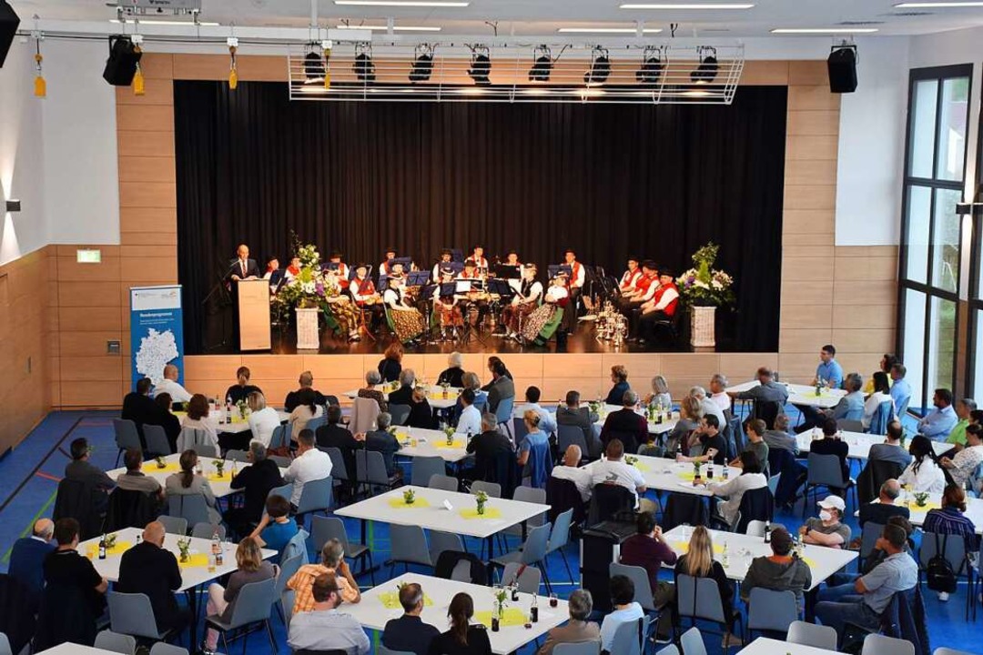 Die Erffnungsfeier in der erneuerten Elzmatten-Halle.  | Foto: Thomas Biniossek