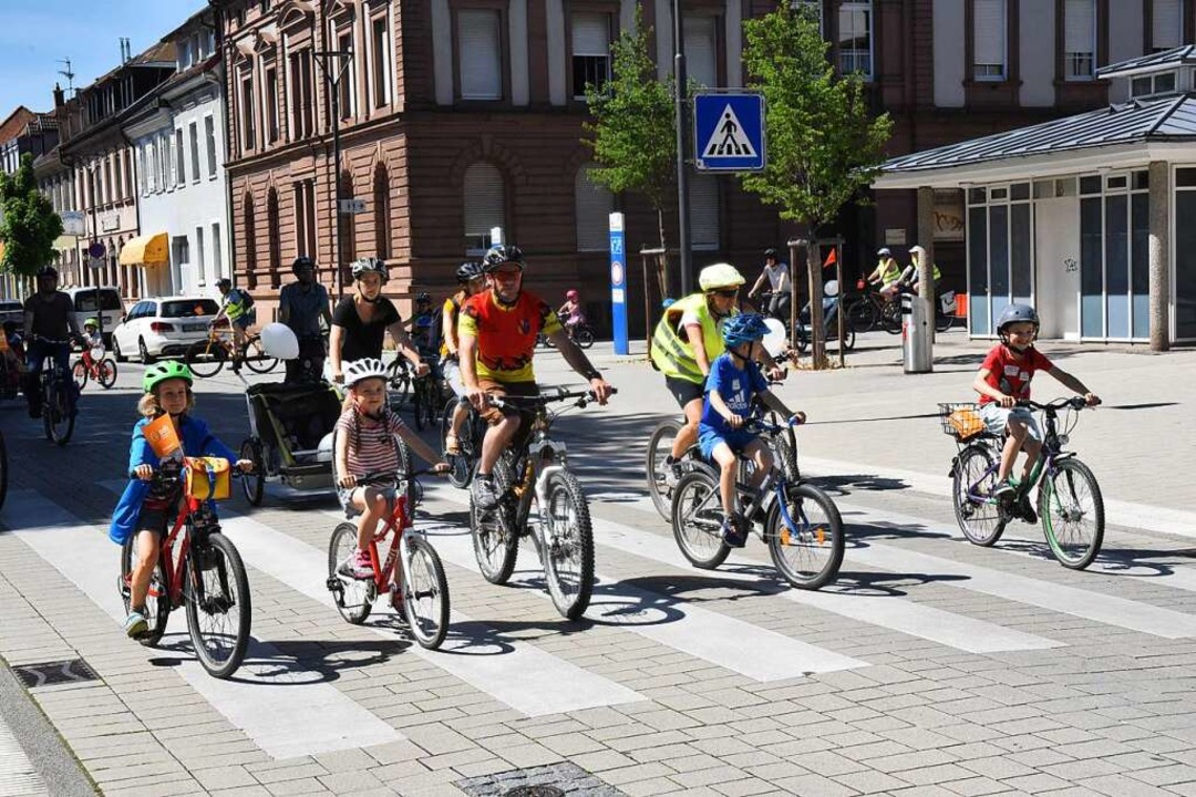 Mehr Sicherheit fr Kinder im Verkehr forderten die Demonstranten.  | Foto: Benedikt Sommer