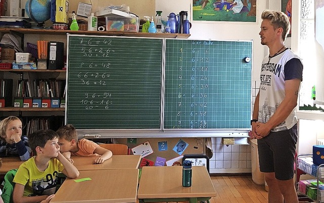 Der Motorradfahrer und Rallye-Dakar-Te... alte Grundschule in Kiechlinsbergen.   | Foto: Schule