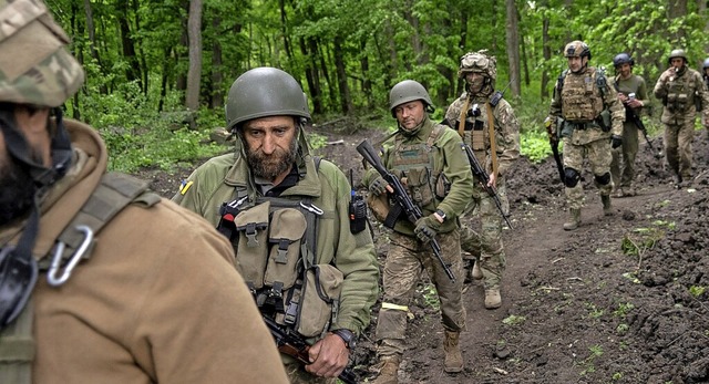 Ukrainische Soldaten am Sonntag nrdlich von Charkiw bei der Gegenoffensive  | Foto: Mstyslav Chernov (dpa)