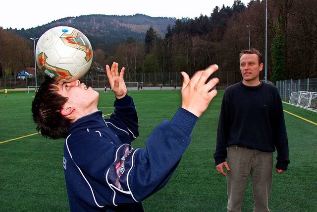 Traum von der Bundesliga: Jugendspieler Mike Schutzbach und Trainer Streich  | Foto: Thomas Kunz