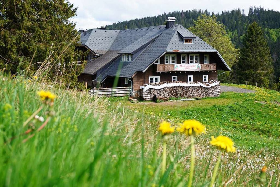 Die Menzenschwander Hütte hat neue Eig...ie an drei Brüder aus Bernau verkauft.  | Foto: Fabian Sickenberger