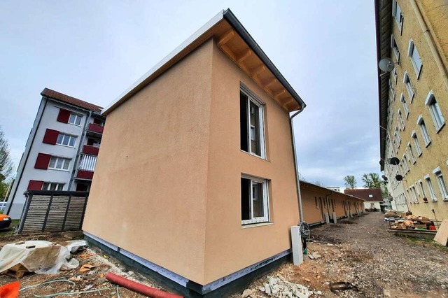 In Friedlingen hat ein Bauherr zwische... Wohnblocks neuen Wohnraum geschaffen.  | Foto: Hannes Lauber
