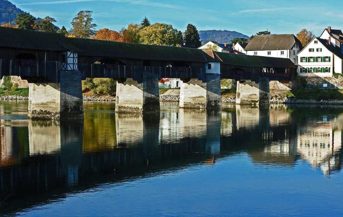 Die alte Holzbrücke wird im kommenden ...endste Holzbrücken-Bauwerk in Europa.   | Foto: Karl Braun