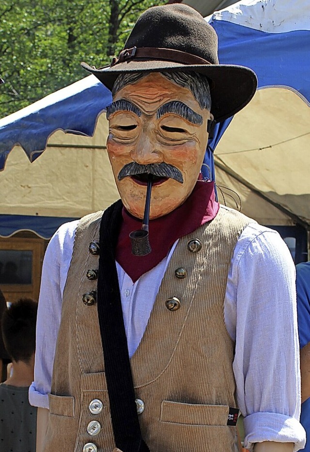 Hs und Maske eines Holzhauers (links)...ique &#8222;Holzhauer Langenau&#8220;.  | Foto: Ralph Lacher