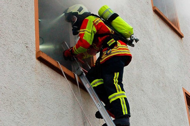 Viel zu tun hat die Feuerwehr.  | Foto: Christian Ringwald