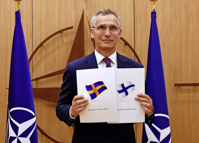Nato-Generalsekretr Jens Stoltenberg ...ttsersuchen von Finnland und Schweden.  | Foto: JOHANNA GERON (AFP)