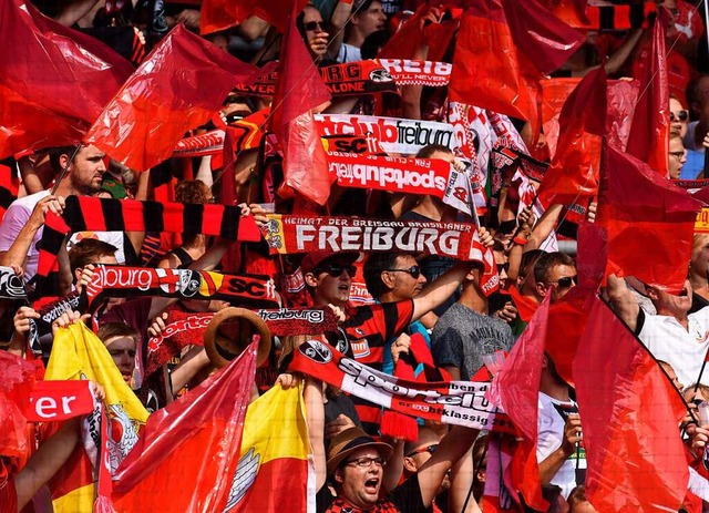 Dresscode Rot ist die Vorgabe fr SC-Fans im Pokalfinale.  | Foto: Patrick Seeger