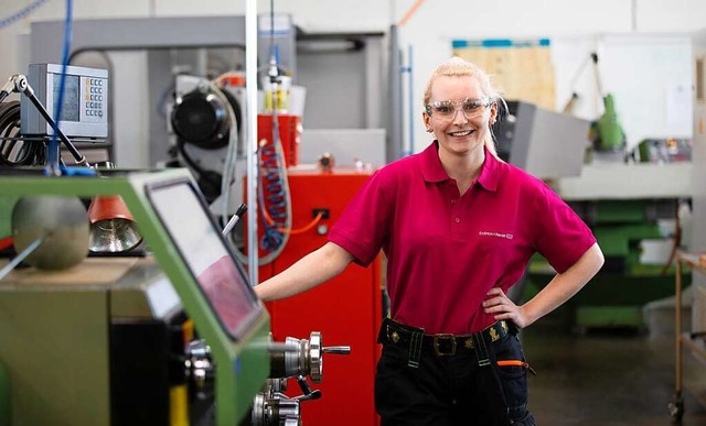 Polymechaniker/-innen beherrschen Tech...ohren und programmieren CNC-Maschinen.  | Foto: fadeout GmbH