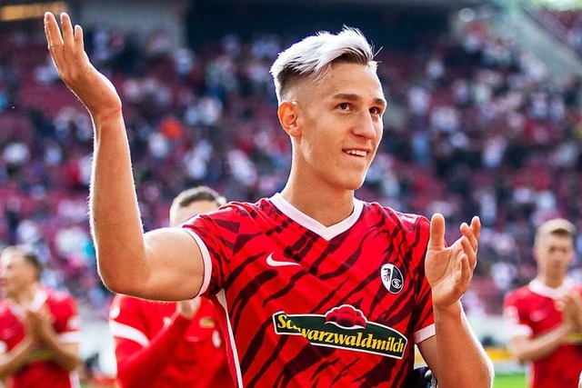 Ein Trikot vom Sympathieträger Nico S...ck ist derzeit nicht mehr zu bekommen. | Foto: Tom Weller (dpa) Ein Trikot vom Sympathieträger Nico S...ck ist derzeit nicht mehr zu bekommen. | Foto: Tom Weller (dpa)