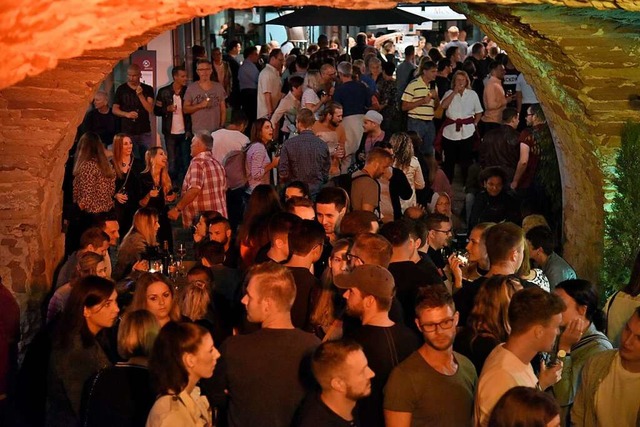 Das Weinfest ist ein Publikumsmagnet in der Emmendinger Innenstadt.  | Foto: Markus Zimmermann