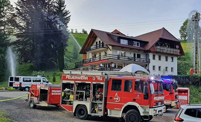 Das frhere Caf Schtzle im Finsterbach war aktuelles bungsobjekt.  | Foto: Berthold Meier/FFW Biederbach