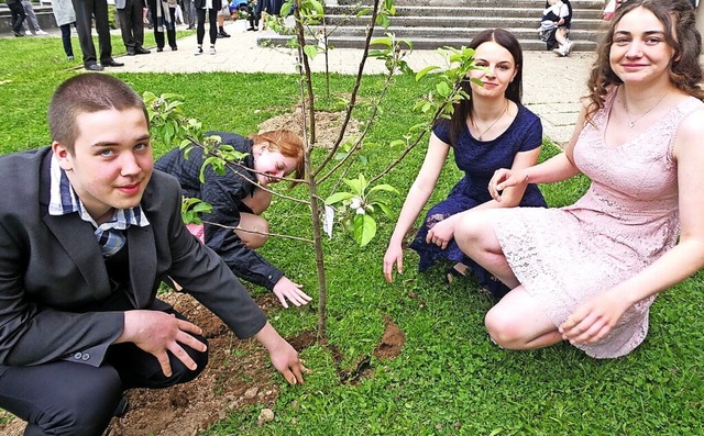 <BZ-FotoAnlauf>Konfirmation Schnau:</...a Dubratz, Anna Sommer, Marissa Gemp.   | Foto: privat