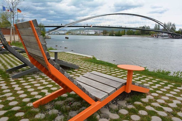 Blick vom Hninger Rheinufer auf die D...rcke und den Rheinpark in Friedlingen  | Foto: Hannes Lauber