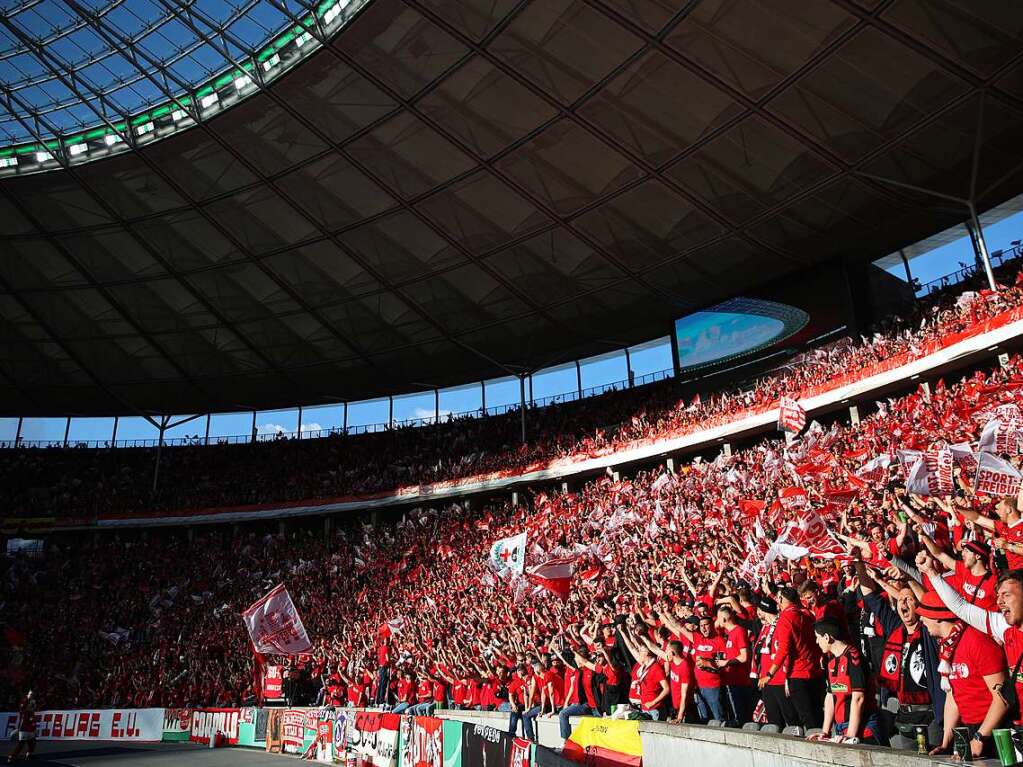 Partystimmung vor dem Spiel bei den SC-Fans