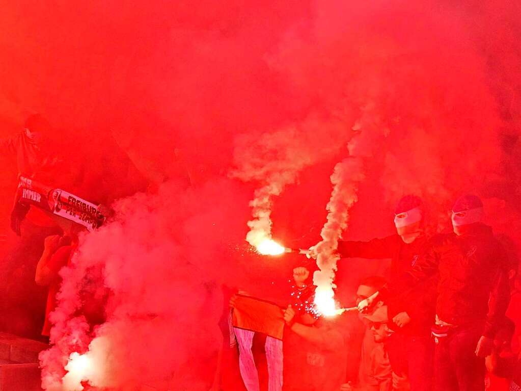 SC-Fans znden Pyro.