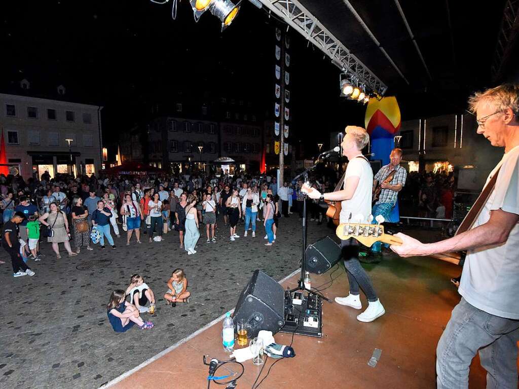 Blachwood Mary heizten auf dem Marktplatz richtig ein.