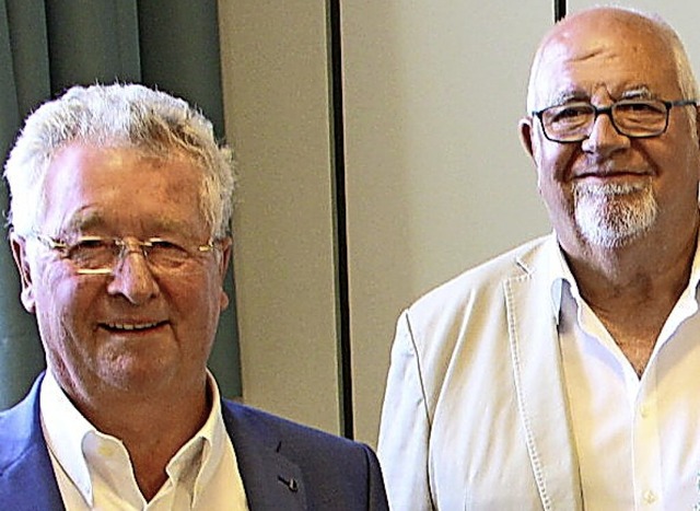 Gerhard Kunzelmeier (links) und Hans-P...mmermann fhren den Mnncherchor Wehr.  | Foto: Hansjrg Bader