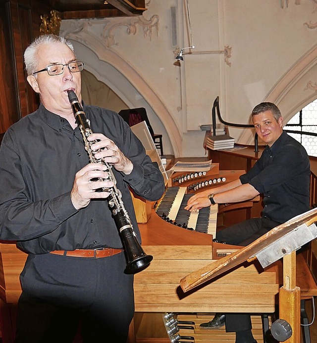 Willi Vogl (Klarinette) und Andreas Mlder (Orgel) spielten im Mnster.  | Foto: Michael Gottstein