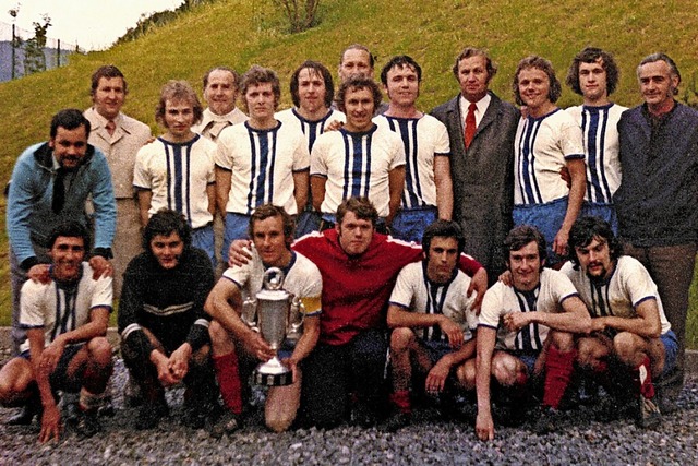 Die Fuballer des SVW nach ihrem sdba... Thomann. Es fehlt Trainer Hans Diehl.  | Foto: Archiv FC Waldkirch