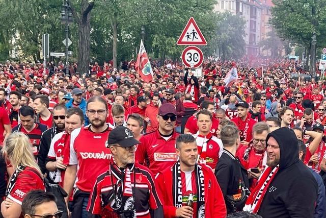 Zehntausende SC-Fans treten in Berlin als Sympathieträger auf