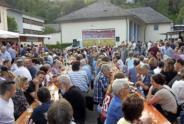 &#8222;Stadtmurefest&#8220; trifft Pub...and herrschte am Samstagabend Andrang.  | Foto: Kurt Meier