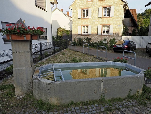 Der Bereich rund um den Brunnen im Win...ng sowie Sitzbnke aufgewertet werden.  | Foto: Eimeldingen