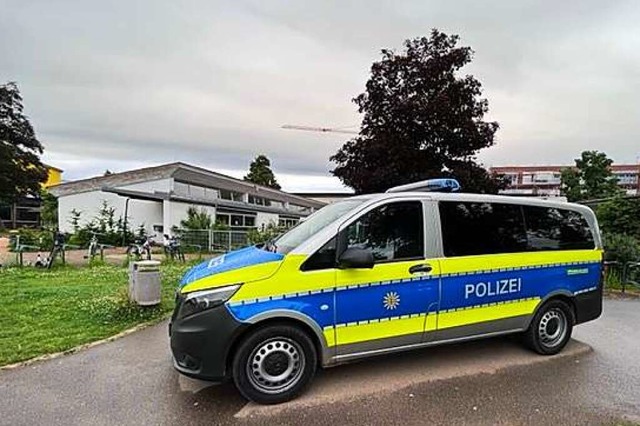 Polizei an der Albert-Schweitzer-Schule in Lrrach  | Foto: Jonas Hirt