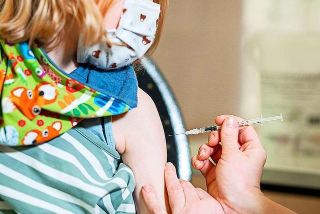Die Stndige Impfkommission (Stiko) we...nder zwischen fnf bis elf Jahren aus.  | Foto: Daniel Reinhardt (dpa)
