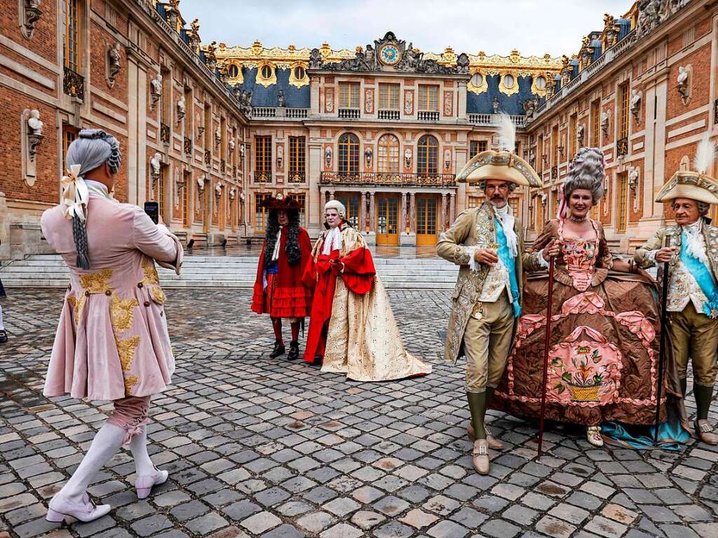 Einmal im Ballkleid durch den Spiegelsaal von Versailles tanzen: Beim jhrlichen Kostmball 