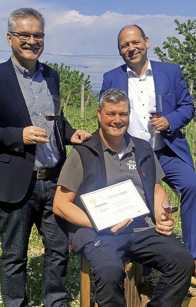 Verkaufsleiter Harald Henninger, Kelle...l.) freuen sich ber die Auszeichnung.  | Foto: WG Knigschaffhausen-Kiechlinsbergen