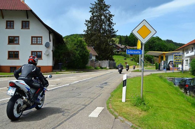 Die Landesstrae L101 ist bei Motorradfahrern beliebt.  | Foto: Nikolaus Bayer