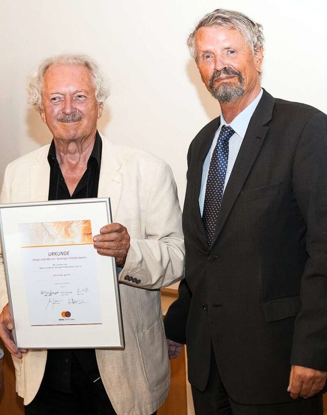 Den Friedenspreis der INTA-Stiftung er...ielt Staatsminister a.D. Gernot Erler.  | Foto: Helmut Rothermel