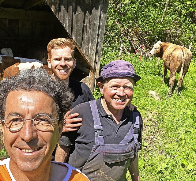 Werner und Konstantin Ziller (Zweiter ...egleitete den Transport ins Unterdorf.  | Foto:  Manuel Drflinger