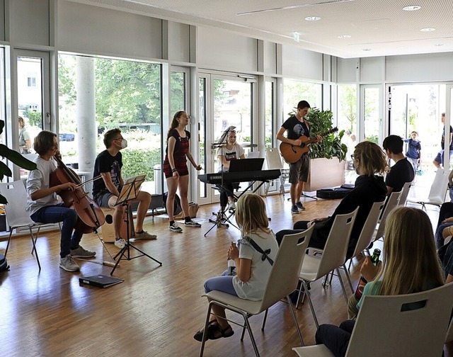 Endlich wieder Live-Musik! Die Schler...gten, dass sie nichts verlernt hatten.  | Foto: Stadt Waldkirch