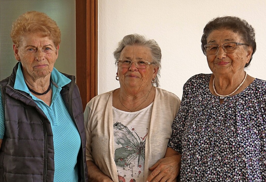 Sie gehören seit 50 Jahren  der kathol...ombach, Hedwig Pfaff, Hildegard Spitz.  | Foto: KFG