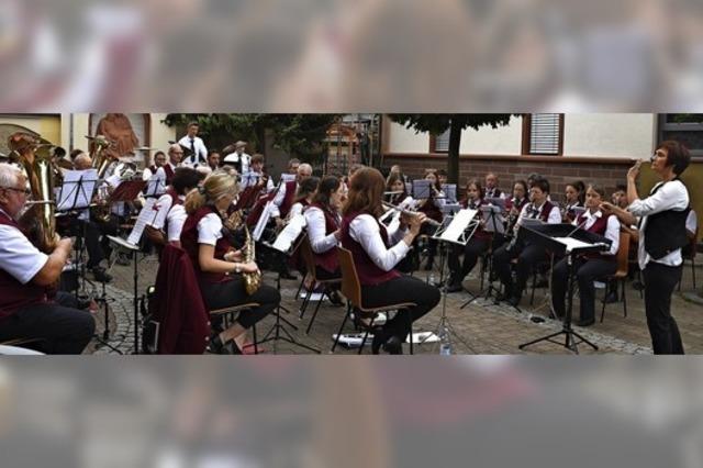 Musikverein begeistert bei Open Air Konzert