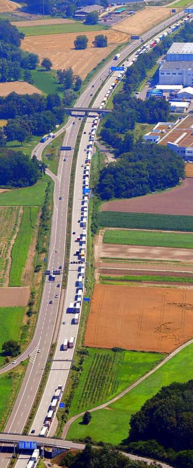 Neben der Autobahn A5 vor Weil am Rhei...en Zollhof am Grenzbergang entstehen.  | Foto: Erich Meyer