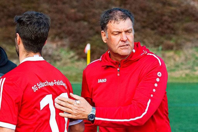 Zusammenhalt zhlt fr Schluchsees Fuballtrainer Norbert Lewke (rechts).  | Foto: Wolfgang Scheu