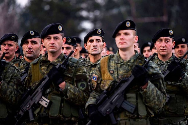 Soldaten der Armee des Kosovo  | Foto: ARMEND NIMANI