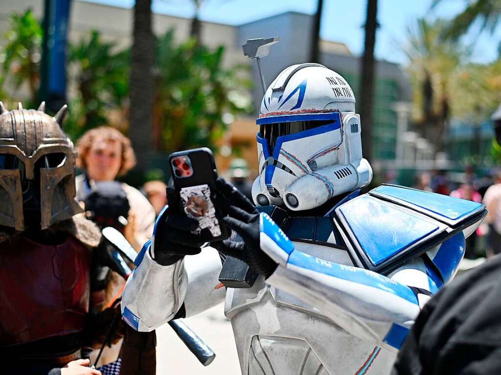 Star-Wars-Fans aus der ganzen Welt tummeln sich derzeit auf der Messe in Anaheim, Kalifornien, und gehen auf im Star-Wars-Universum.