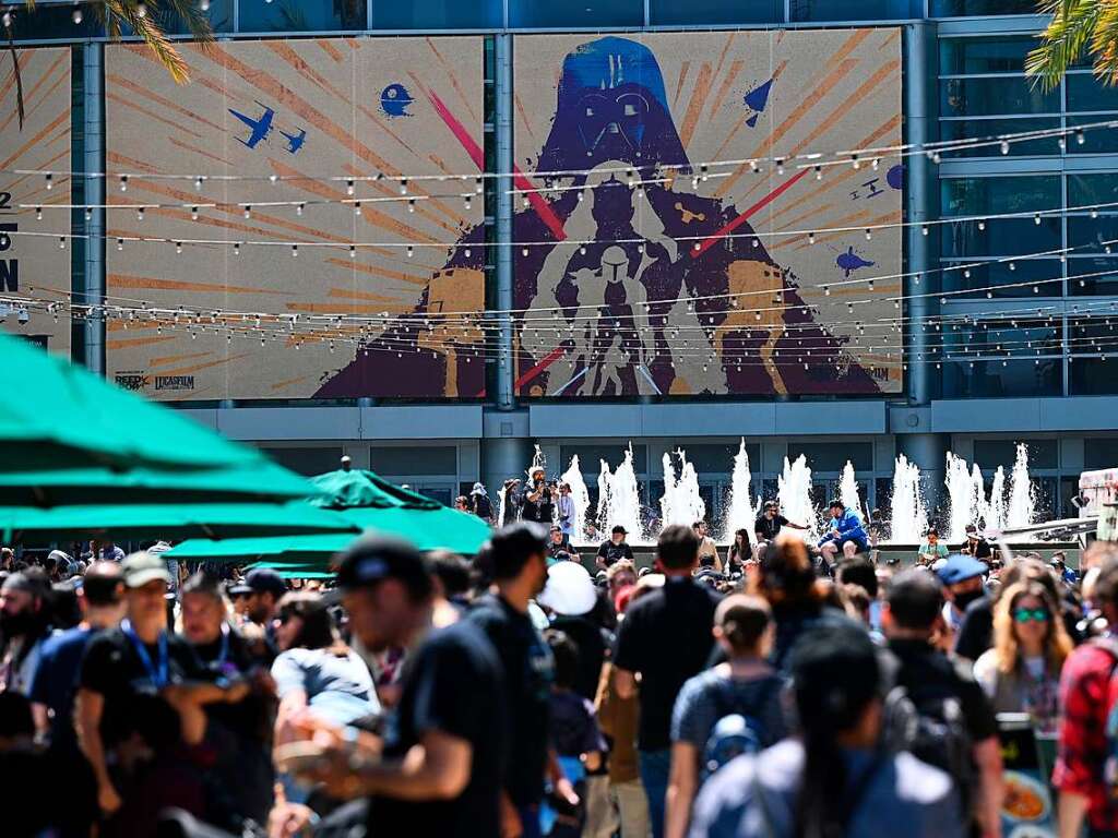 Star-Wars-Fans aus der ganzen Welt tummeln sich derzeit auf der Messe in Anaheim, Kalifornien, und gehen auf im Star-Wars-Universum.