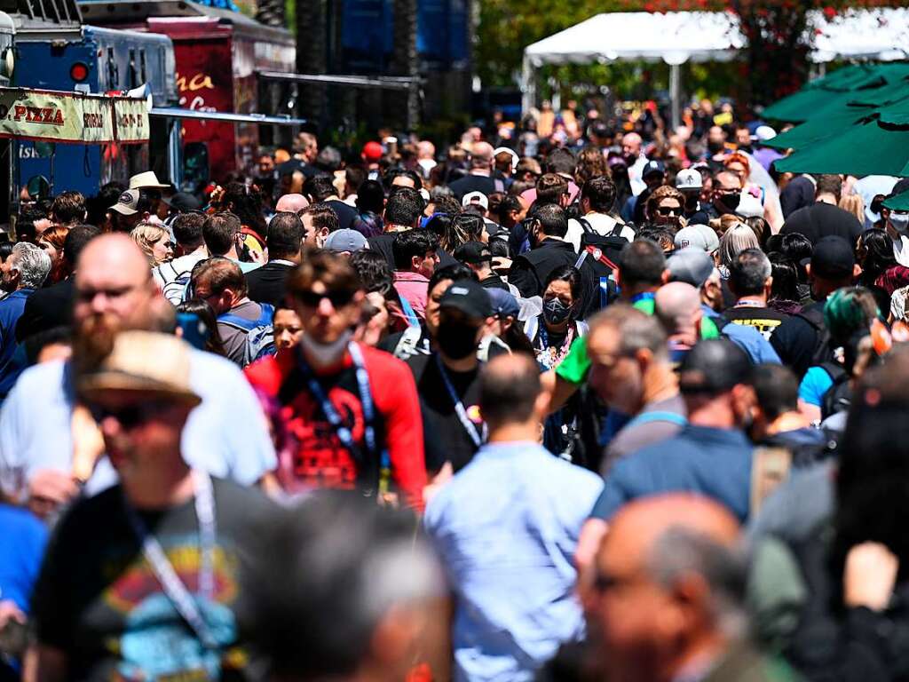 Star-Wars-Fans aus der ganzen Welt tummeln sich derzeit auf der Messe in Anaheim, Kalifornien, und gehen auf im Star-Wars-Universum.