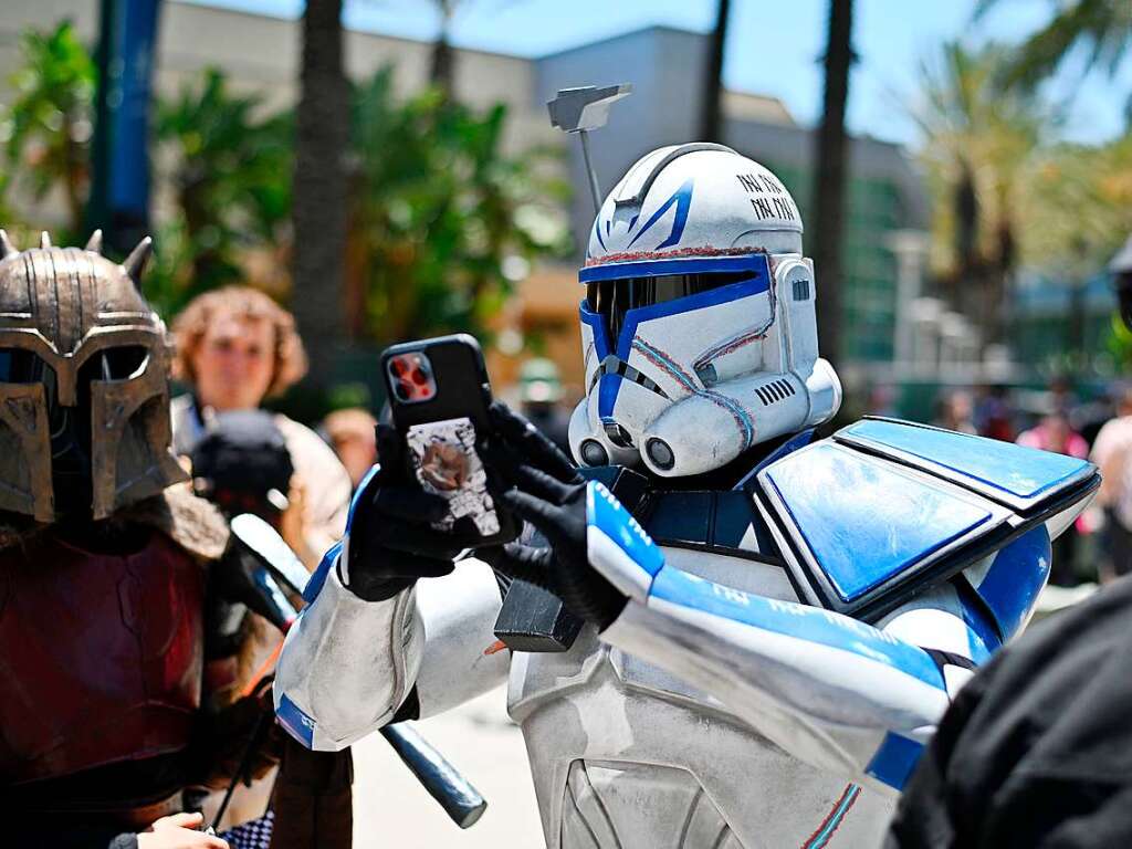 Star-Wars-Fans aus der ganzen Welt tummeln sich derzeit auf der Messe in Anaheim, Kalifornien, und gehen auf im Star-Wars-Universum.