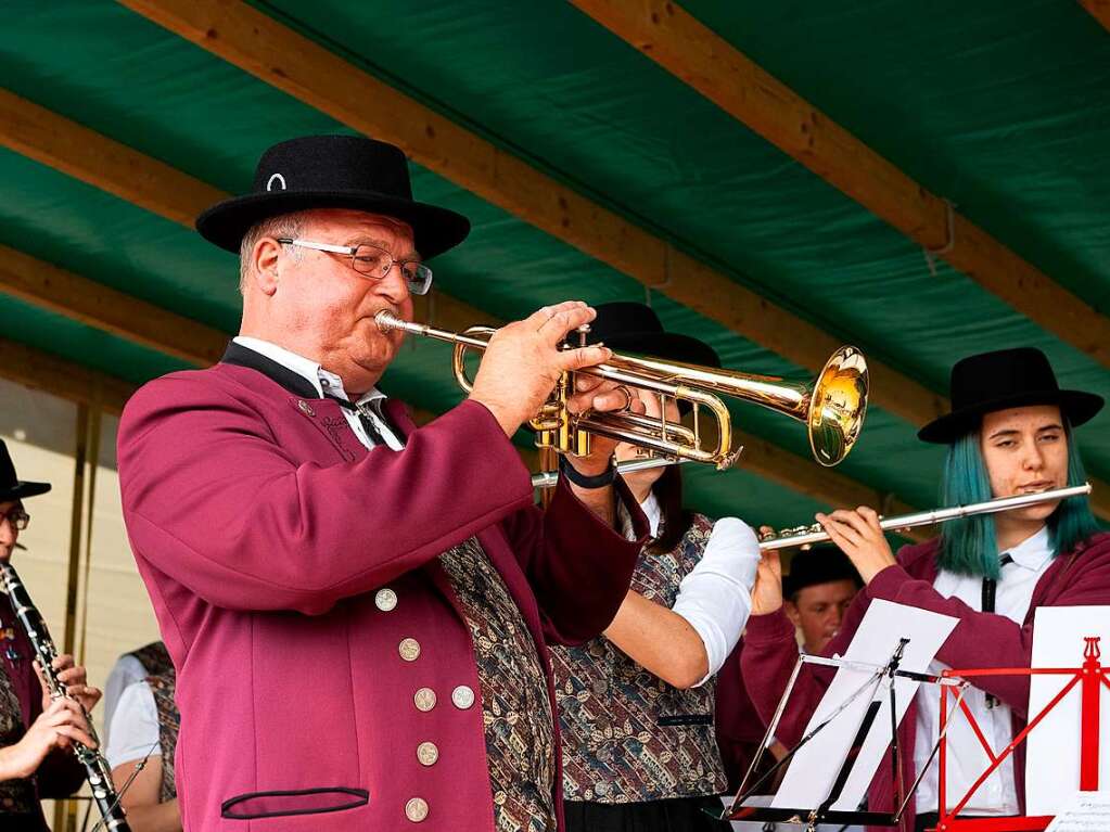 Die Musikkapelle Menningen bei Mekirch kommt gerne in den Schwarzwald. Dirigent Paul Gaiser bewies besten Ansatz an der Trompete.