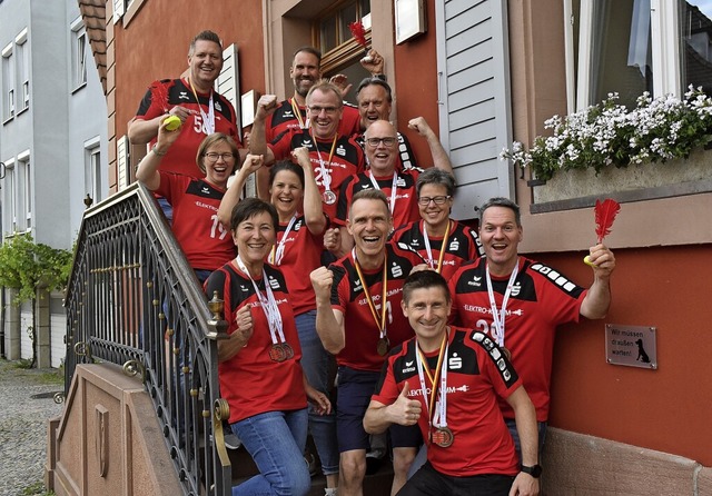 Die erfolgreichen Mitglieder des Malte...diaca-Vereins beim Empfang im Rathaus.  | Foto: Benedikt Sommer