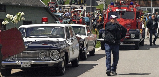 Mit dem Traktoren- und Oldtimertreffen... erfolgte am Rathaus in Wittenschwand.  | Foto: Karin Stckl-Steinebrunner