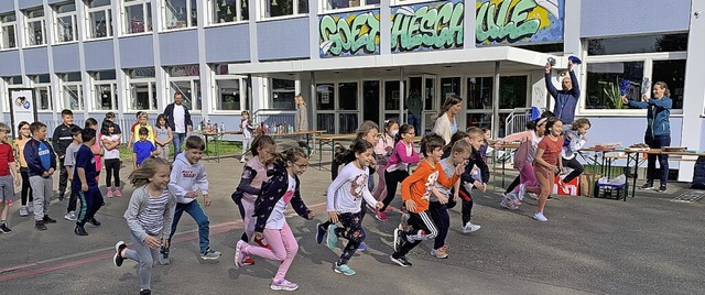 <BZ-FotoAnlauf>Goetheschule: </BZ-Foto...Schule und andere Hilfsorganisationen.  | Foto: D. Di Genio