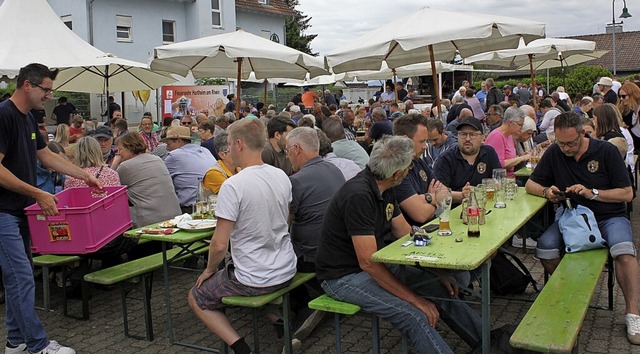 Ob in Hartheim (links) oder in Bremgar...reude der Vereine  wieder gut besucht.  | Foto: Otmar Faller